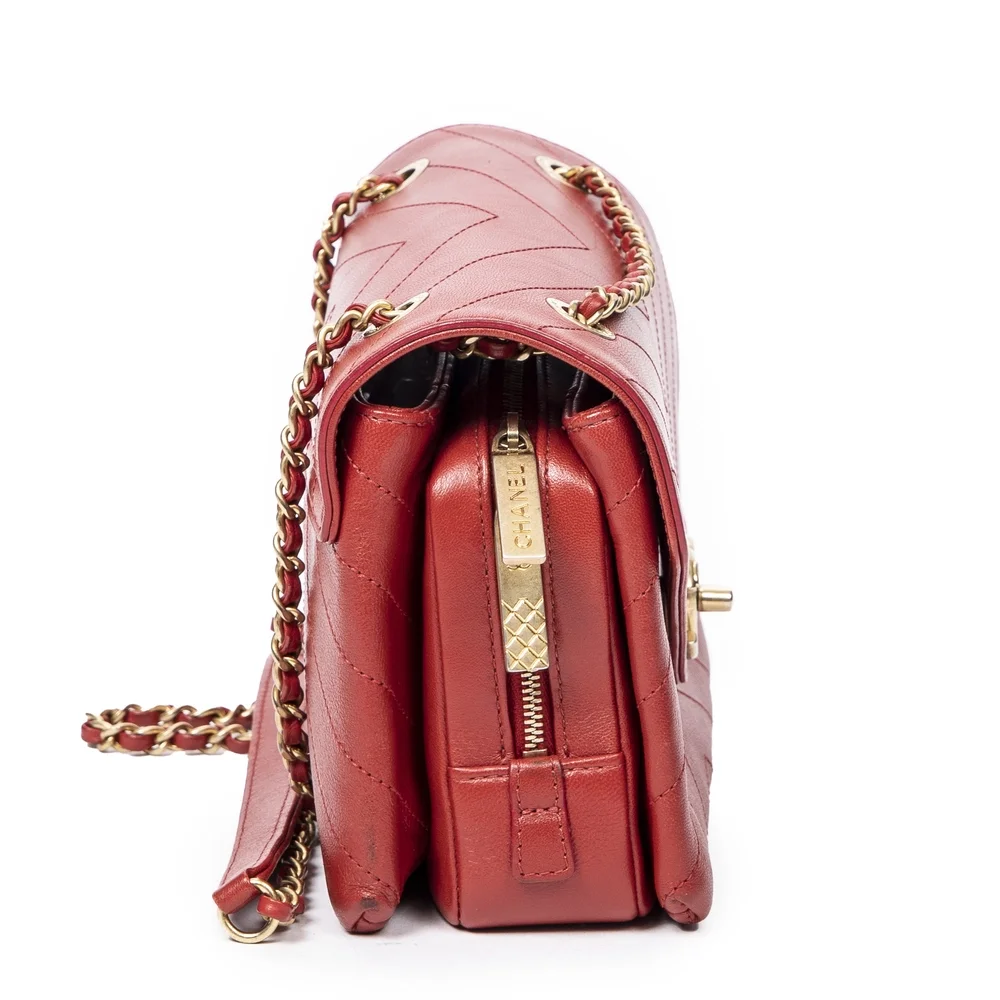 Chanel Chevron Envelope Flap in Red Quilted Chevron Leather - Picture 5 of 7